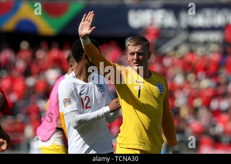 Guimaraes, Portugal. 9. Juni, 2019. Jordan Pickford von England feiert den Sieg nach der UEFA Nationen Liga Platz 3 Fußball-Spiel zwischen der Schweiz und England, im Dom Afonso Henriques Stadium in Guimaraes, Portugal, am 9. Juni 2019. Credit: Pedro Fiuza/ZUMA Draht/Alamy leben Nachrichten Stockfoto