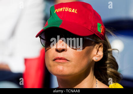 Porto, Portugal. 09 Juni, 2019. Porto, Portugal. 9. Juni 2019, das Estadio do Dragao, Porto, Portugal; UEFA Nationen League Finale Portugal gegen Niederlande; der Fan von Portugal unterstützt Ihr Team Credit: Aktion Plus Sport Bilder/Alamy Live News Credit: Aktion Plus Sport Bilder/Alamy leben Nachrichten Stockfoto