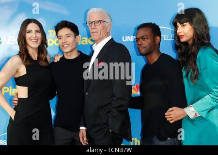 Los Angeles, CA, USA. 7. Juni 2019. D'Arcy Carden, Manny Jacinto, Ted Danson, William Jackson Harper, Jameela Jamil in der Ankunftshalle für NBC DER GUTE ORT FYC Ereignis, Wolf Theater am Saban Media Center, Los Angeles, CA 7. Juni 2019. Credit: Priscilla Grant/Everett Collection/Alamy leben Nachrichten Stockfoto