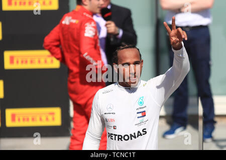 Quebec, Kanada. 09 Juni, 2019. 9. Juni 2019, Circuit Gilles Villeneuve, Montréal, Quebec, Kanada; Formel 1 Grand Prix von Kanada, Race Day; MERCEDES AMG PETRONAS Motorsport, Lewis Hamilton feiert, als er in Kanada Kredit gewinnt: Aktion Plus Sport Bilder/Alamy leben Nachrichten Stockfoto