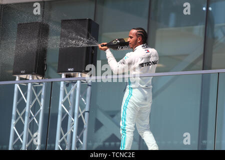 Quebec, Kanada. 09 Juni, 2019. 9. Juni 2019, Circuit Gilles Villeneuve, Montréal, Quebec, Kanada; Formel 1 Grand Prix von Kanada, Race Day; MERCEDES AMG PETRONAS Motorsport, Lewis Hamilton gewinnt in Kanada und Sprays Gewinner champagner Credit: Aktion Plus Sport Bilder/Alamy leben Nachrichten Stockfoto