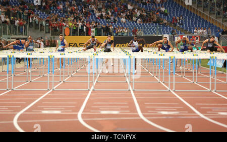 Rom, Italien, Juni 06: Sergey Shubenkov, Andrew Pozzi und Antonio Alkana in die Männer 110m Hürden Wettbewerb während der iaaf Diamond League 2019 Gold Stockfoto