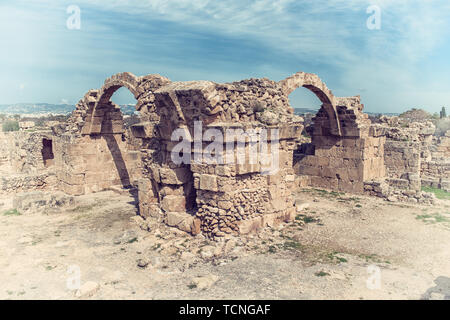 Saranta Kolones oder Vierzig spalten Burg, Ruine der mittelalterlichen Festung in Pafos archäologischen Park (Kato Pafos), Hafen von Paphos, Zypern. Vintage landet Stockfoto