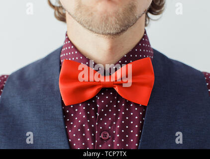 Mann mit Bart tragen bowtie, hipster Style Stockfoto