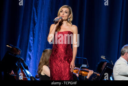 Katherine Jenkins führt live auf dem Bournemouth International Center mit: Katherine Jenkins Wo: Bournemouth, Großbritannien Wann: 08. Mai 2019 Credit: WENN.com Stockfoto