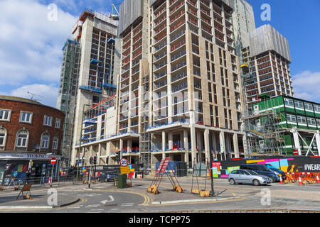 Kerne der neuen Hochhaus gemischte Verwendung Victoria Square retail Commercial Real Estate Development im Bau in Woking, Surrey, Großbritannien Stockfoto