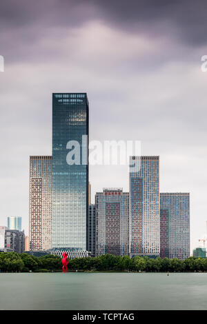 Architektur um Schwanensee, Hefei, Provinz Anhui. Stockfoto