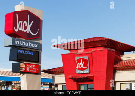 Jack-In-The-Box Fast Food Restaurant. Jack-in-the-Box betreibt mehr als 2.200 Restaurants in 21 Staaten und Guam. Stockfoto