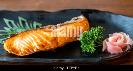 Lachs filet Steak mit Teriyaki seauce Stockfoto