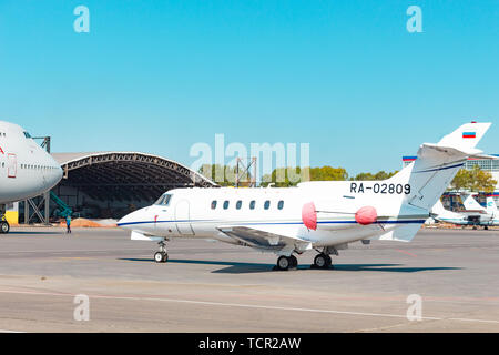 Das Flugzeug ist im Flughafen von Chabarowsk.. Flughafen Khabarovsk-Novy UHHH, Russland. Hawker Siddeley HS -125-700 A. Stockfoto