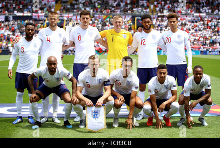 England Mannschaft Gruppe (von links nach rechts) Obere Reihe: Danny Rose, Eric Dier, Harry Maguire, Jordanien Pickford, Joe Gomez und Dele Alli. Untere Reihe: Fabian Delph, Harry Kane, Trent Alexander-Arnold, Jesse Lingard und Raheem Sterling während der Nationen den dritten Platz der Liga Play-Off im Estadio D. Alfonso Henriques, Guimaraes. Stockfoto