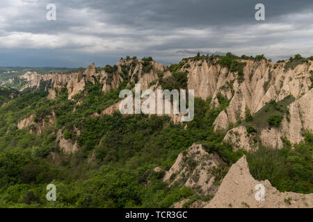 Rozhen Pyramiden - eine einzigartige Pyramide berge Felsen in Bulgarien, in der Nähe von Melnik. Stockfoto