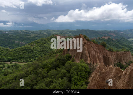 Rozhen Pyramiden - eine einzigartige Pyramide berge Felsen in Bulgarien, in der Nähe von Melnik. Stockfoto