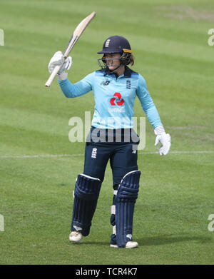 England's Tammy Beaumont erreicht Ihr 50 während einer Internationaler Tag der Frauen Gleiches an Blackfinch neue Straße, Worcester. Stockfoto