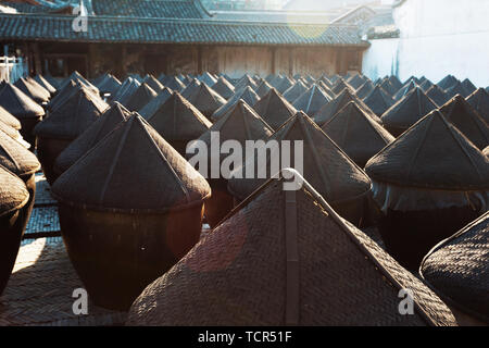 Traditioneller Chinesischer Wein Gärung Dosen Stockfoto