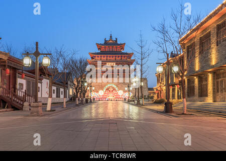 Die antike Stadt Turm von Liaocheng, Provinz Shandong in der Nacht Stockfoto