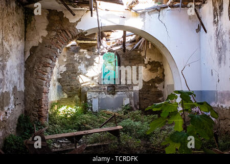 Verlassene Kirche. Ein Blick auf die geisterstadt Alianello. Der Provinz Matera, Italien Stockfoto