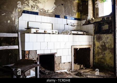 Alte Küche. Ein Blick auf die geisterstadt Alianello. Der Provinz Matera, Italien Stockfoto