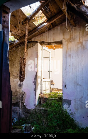 Verlassenes Haus. Ein Blick auf die geisterstadt Alianello. Der Provinz Matera, Italien Stockfoto