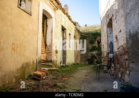 Gasse. Ein Blick auf die geisterstadt Alianello. Der Provinz Matera, Italien Stockfoto