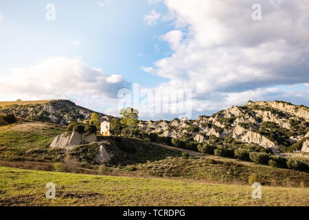 Badlands calanchi genannt. Landschaft der Region Basilikata auf den Sonnenuntergang. Der Provinz Matera, Italien Stockfoto