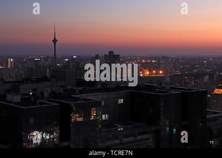 Schönen Sonnenuntergang und Nacht Blick von Tianjin Stockfoto