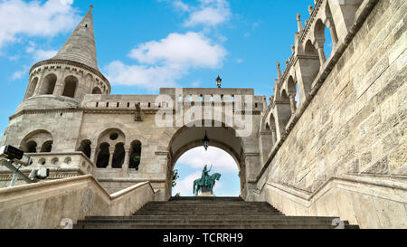 Statue des Heiligen Istvan auf Pferd in der Bastion, Budapest Stockfoto