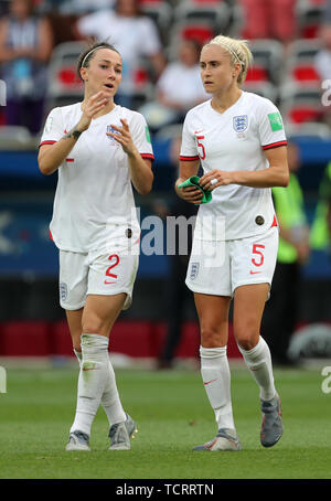 England's Lucy Bronze (links) und Steph Houghton reagieren nach dem Finale während die FIFA Frauen-WM, Gruppe D Match im Stade de Nice Pfeifen. Stockfoto