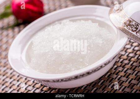 Eine Schüssel mit gekochtem Bird's Nest. Stockfoto