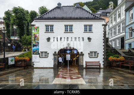 Floibanen station in Bergen. Floibanen ist eine Standseilbahn, die die Innenstadt mit dem Berg Floyen und ist beliebtes Ausflugsziel Stockfoto