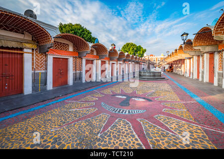 El Parián ist Puebla größte und einzige traditionelle Handwerk Markt. Es ist eines der am meisten besuchten touristischen Attraktionen der Stadt. Auf der Sou entfernt Stockfoto