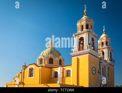 Das Heiligtum Unserer Lieben Frau von der Abhilfemaßnahmen ist eine katholische Tempel an der Spitze der Großen Pyramide von Cholula befindet sich in San Pedro Cholula, Puebla. Stockfoto