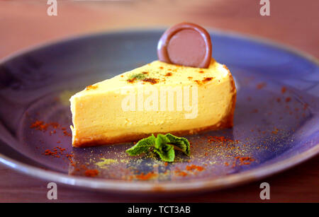 Foto der schönen Makro süße Schokolade Kuchen Käsekuchen mit Schokolade in einem Restaurant Stockfoto