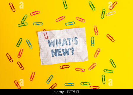 Text Zeichen zeigen, was S neue Frage. Business foto Präsentation über die neuesten Updates Trends geschieht Nachrichten leer gequetscht Blatt Papier Meldung c Stockfoto