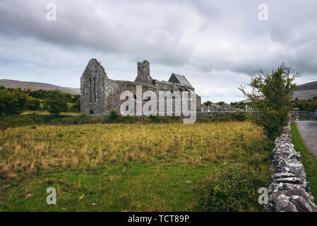 Corcomroe Abbey Ruinen und dem Friedhof in Irland Stockfoto