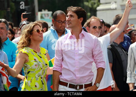 Quebec, Kanada. Kanadische Premierminister Justin Trudeau und seine Frau Sophie Gregoire nehmen Sie Teil an den Montreal Pride Parade Stockfoto