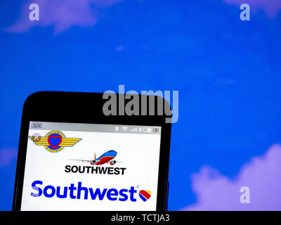 Kiew, Ukraine. 8. Juni 2019. In diesem Foto Illustration der Southwest Airlines Logo wird auf dem Smartphone angezeigt. Quelle: Igor Golovniov/SOPA Images/ZUMA Draht/Alamy leben Nachrichten Stockfoto