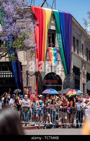 West Hollywood, Kalifornien, USA. 9. Juni, 2019. Die Menschen feiern im LA Pride Parade in West Hollywood, Kalifornien, am Sonntag, den 9. Juni. Credit: Justin L. Stewart/ZUMA Draht/Alamy leben Nachrichten Stockfoto