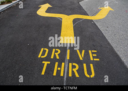 Richmond, British Columbia, Kanada. 4. Juni, 2019. Ein herbstanfang Zeichen an einem McDonald's Fast Food Restaurant. Credit: bayne Stanley/ZUMA Draht/Alamy leben Nachrichten Stockfoto