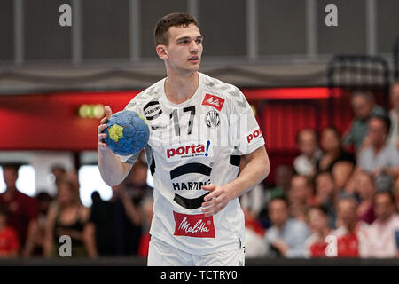 Aliaksandr Padshyvalau (GWD, 17), auf der Kugel, Single Shot, Aktion, Aktion, 09.06.2019, Ludwigshafen am Rhein, Handball, DKB Bundesliga, TSG Ludwigshafen-Friesenheim (Eulen) - TSV GWD Minden | Verwendung weltweit Stockfoto