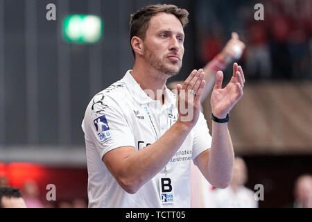 Benjamin Matschke (Ben Matschke, Coach, Trainer, die Eulen) und klatschte in die Hände, Klatschen, Applaus, Applaus, das Team zu motivieren, Motivation, Single Shot, Aktion, Aktion, 09.06.2019, Ludwigshafen am Rhein, Handball, DKB Bundesliga, TSG Ludwigshafen-Friesenheim (Eulen) - TSV GWD Minden | Verwendung weltweit Stockfoto