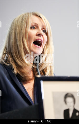 Westminster, London, UK, 10. Juni 2019 - Esther McVey MP, Kandidat für die Führung der Konservativen Partei und Premierminister zu werden Adressen der Brügge Gruppe event" unter Kontrolle der britischen EU-Exit" in Westminster. Die Brügge Gruppe ist ein Think Tank in Großbritannien, plädiert er für eine Umstrukturierung der britischen Beziehung mit der Europäischen Union und anderen europäischen Ländern. Credit: Dinendra Haria/Alamy leben Nachrichten Stockfoto