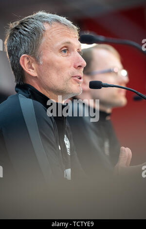 Mainz, Deutschland. 10 Juni, 2019. Fußball: Nationalmannschaft, vor dem EM-Qualifikationsspiel Deutschland gegen Estland. Estnische Trainer Martin Reim schaut in die Runde, während einer Pressekonferenz. Credit: Marius Becker/dpa/Alamy leben Nachrichten Stockfoto