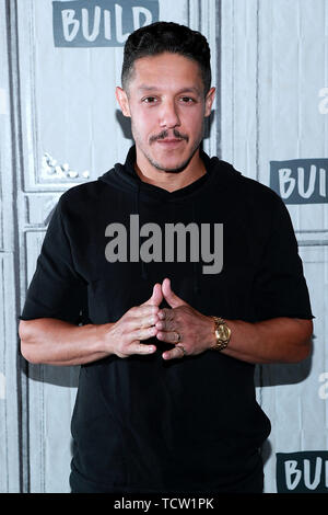 New York, USA. 10 Juni, 2019. Theo Rossi in der BUILD Lautsprecher Serie: Über den neuen Film "Tresor" zu bauen. Quelle: Steve Mack/Alamy leben Nachrichten Stockfoto