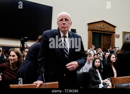 Washington DC, USA. 10 Juni, 2019. Washington, DC, USA. 10 Juni, 2019. John Dean, White house Counsel für USA-Präsident Richard Nixon, kommt für eine Senat-rechtsausschusse auf dem Capitol Hill, 10. Juni 2019 in Washington, DC. Quelle: Michael A. McCoy/ZUMA Draht/Alamy leben Nachrichten Stockfoto