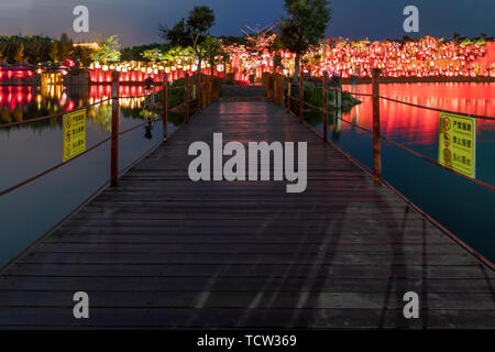 Nachtansicht des Konfuzius kulturelle Stadt, suixi County, Provinz Guangdong Stockfoto