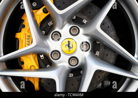 MODENA, Italien, Mai 2019 - Motor Tal Fest Ausstellung, Tributo Ferrari F8 Rad detail Stockfoto