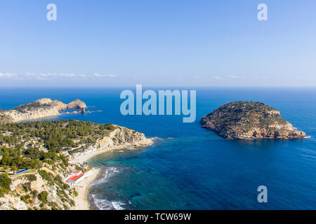 Luftaufnahme von Portitxol Insel und Barraca Strand in Javea, Spanien Stockfoto