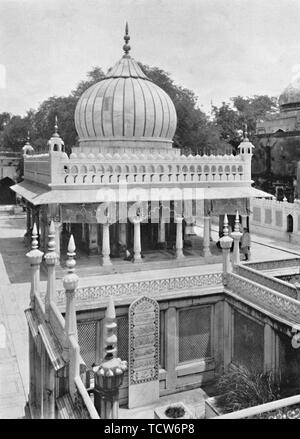 'Delhi. - Gräber von Nizam-ud-Din- & Prinzessin Jahanfar', c 1910. Schöpfer: Unbekannt. Stockfoto