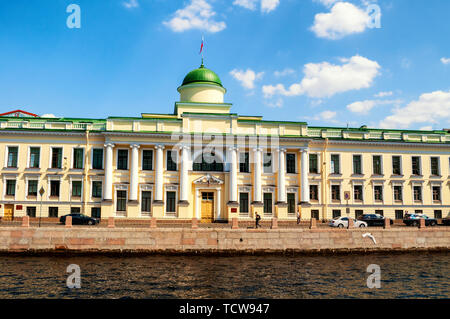 Sankt Petersburg, Russland - 6. Juni 2019. Leningrad Landgericht Gebäude an der Fontanka in Sankt Petersburg, Russland - closeup Fassade Ansicht wit Stockfoto